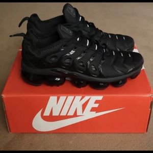 Air VaporMax Plus black Athletic Running Shoe